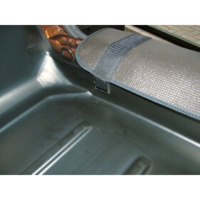 Anit-Rutsch-Matte kann aus Kofferraumwanne entfernt werden und z.B. gewaschen werden