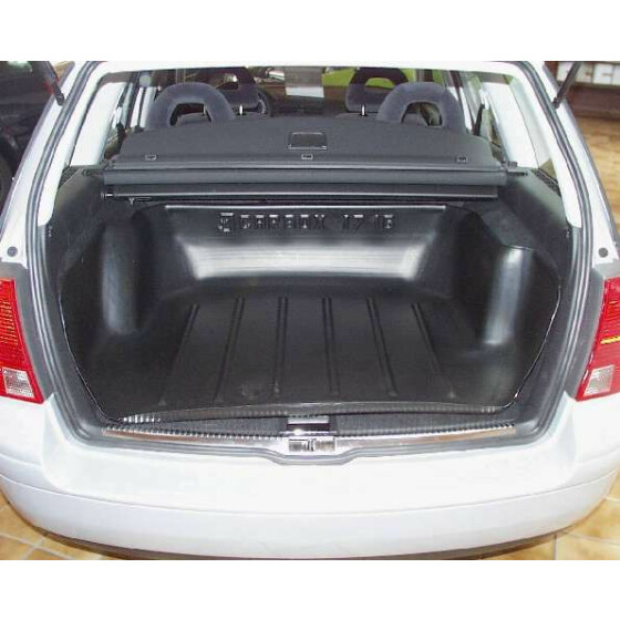 Anti-Rutschmatte kann mit Druckknöpfen an der Kofferraumwanne fixiert - frei im Kofferraum positioniert oder bei Verschmutzung bei 30°C gereinigt werden