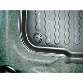 Dacia Duster Fußmatte 4x4 und 4x2 (vo. re.) - Detail Abschluß Kante vor Beifahrersitz