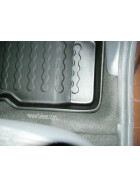 Dacia Duster Fußmatte 4x4/4x2 mit Rand (hi.-re.) - Detailaufnahme Absenkung zur Seitentür hinten rechts
