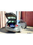 Heckträger VW Passat Variant B8 - Mittellader - Kofferraum kann bei montierten Träger geöffnet werden - unbeladen