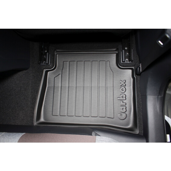Fußmatte mit Rand - Suzuki Swace Kombi hinten rechts - Fußraummatte abwaschbar geruchslos abriebfest anti-rutsch sicher